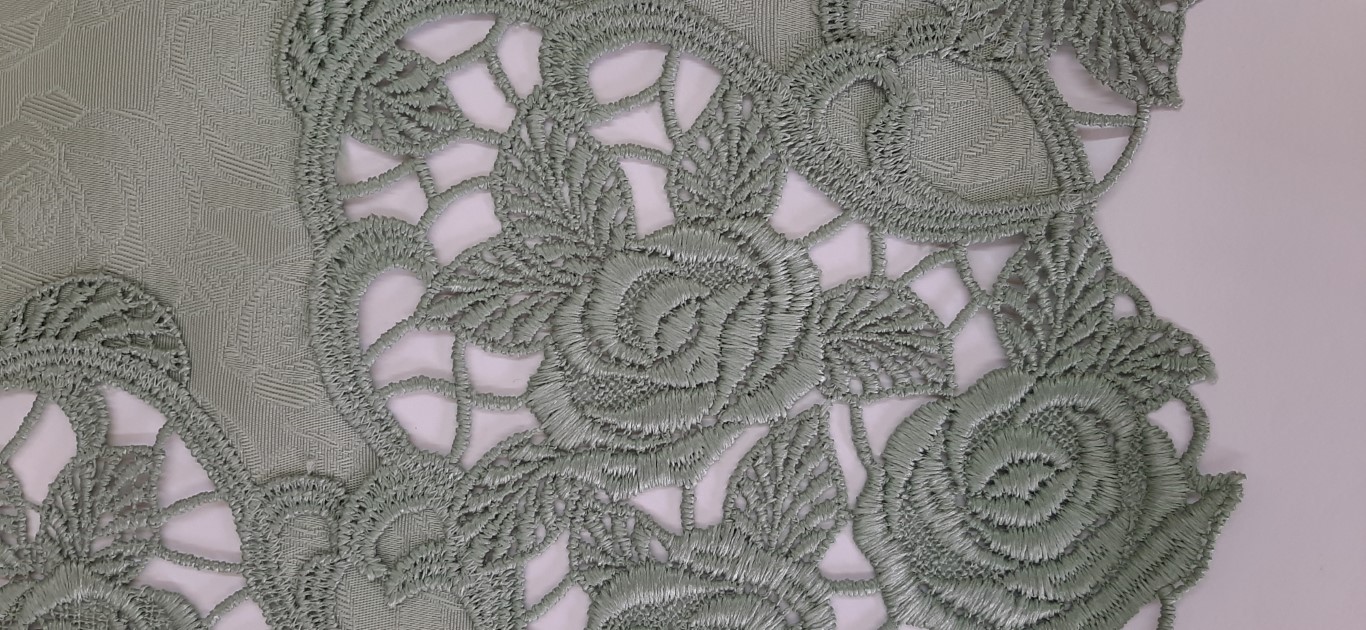 Camino De Mesa Turquesa Con Encaje 45X105Cm – Plauener Spitze
