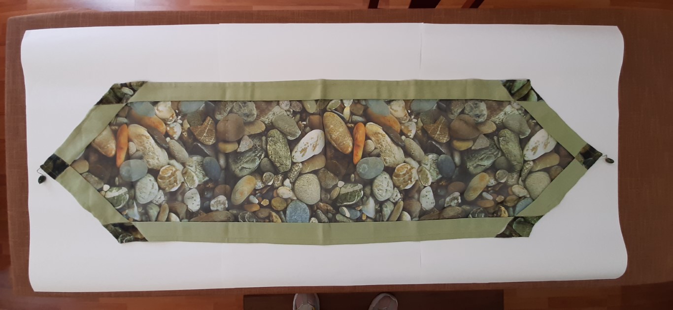 Camino De Mesa Con Diseño De Piedras 40X140Cm