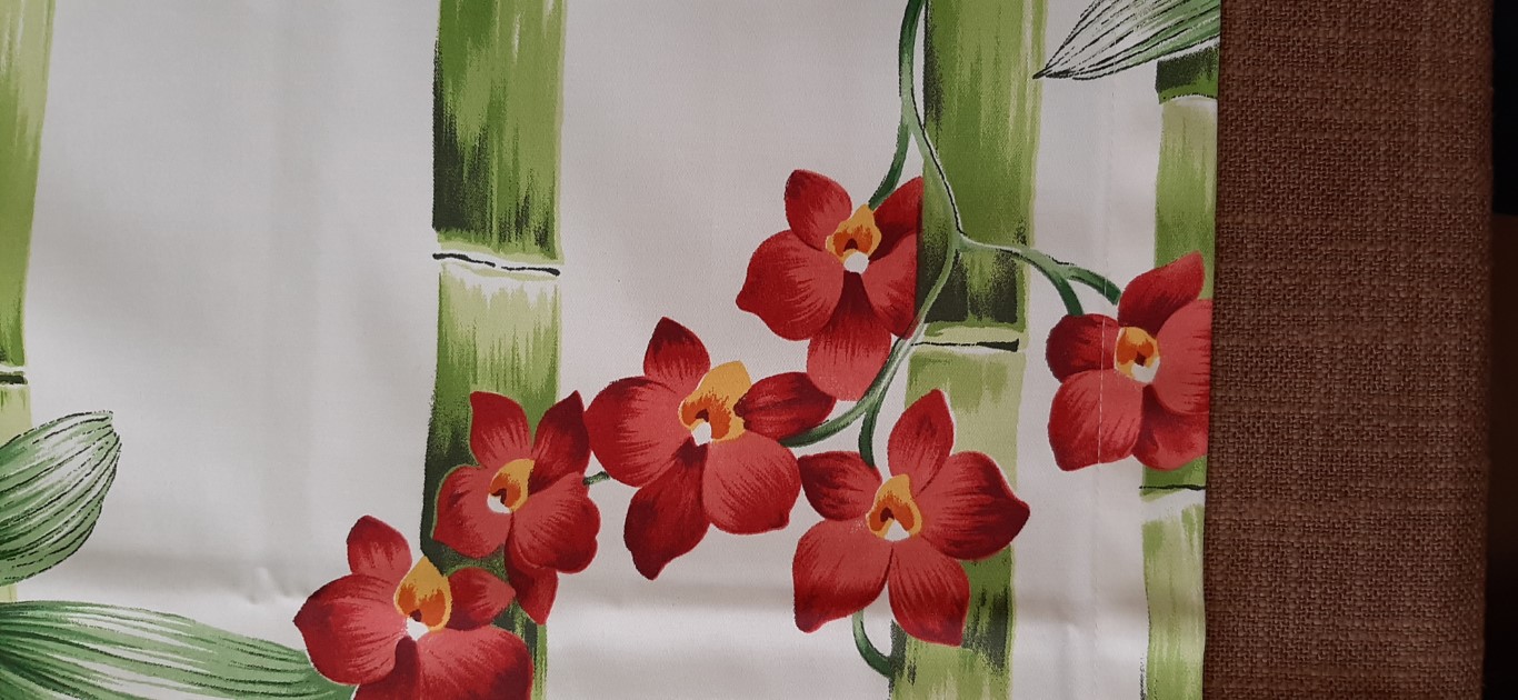 Camino De Mesa Bambues Flores Rojas 50X150Cm – Laura S
