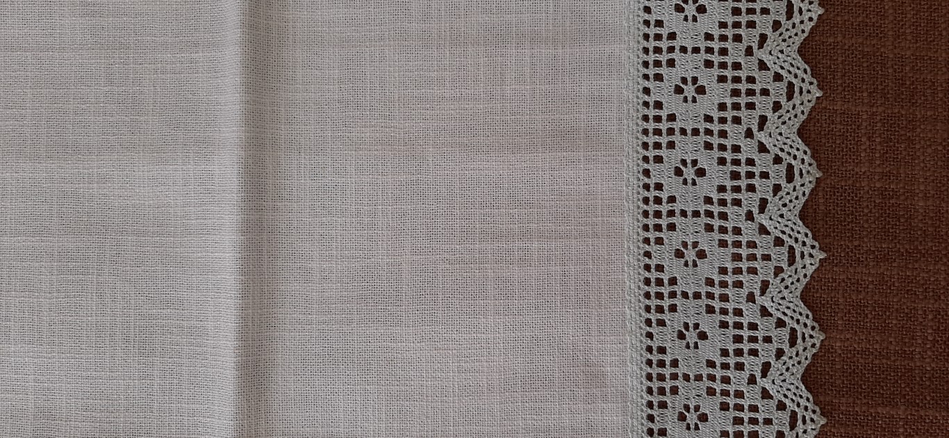 Camino De Mesa De Lino Turquesa Con Encaje 40X160Cm – Bielefelder