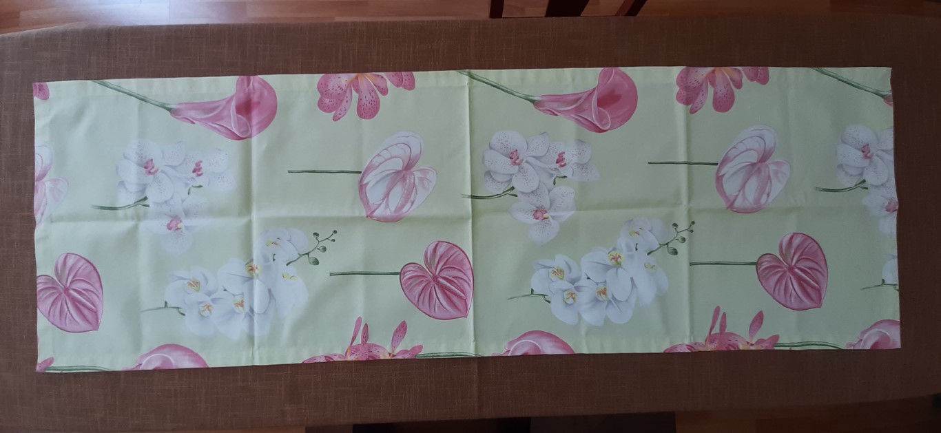 Camino De Mesa Verde Palido Con Flores 50X150Cm – Laura S