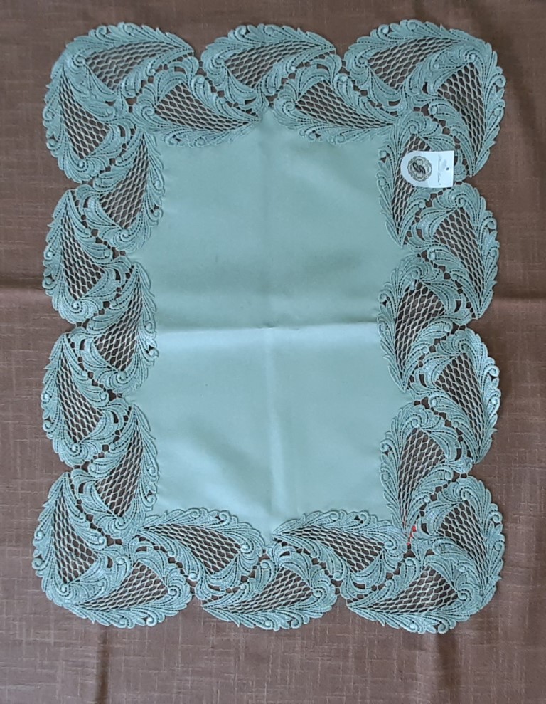 Camino De Mesa Verde Con Encaje 50X70Cm – Stickperle