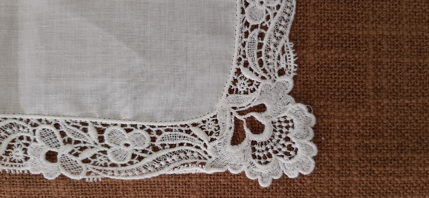 Pañuelo De Tela Blanca Con Encaje Con Encaje 17X17Cm