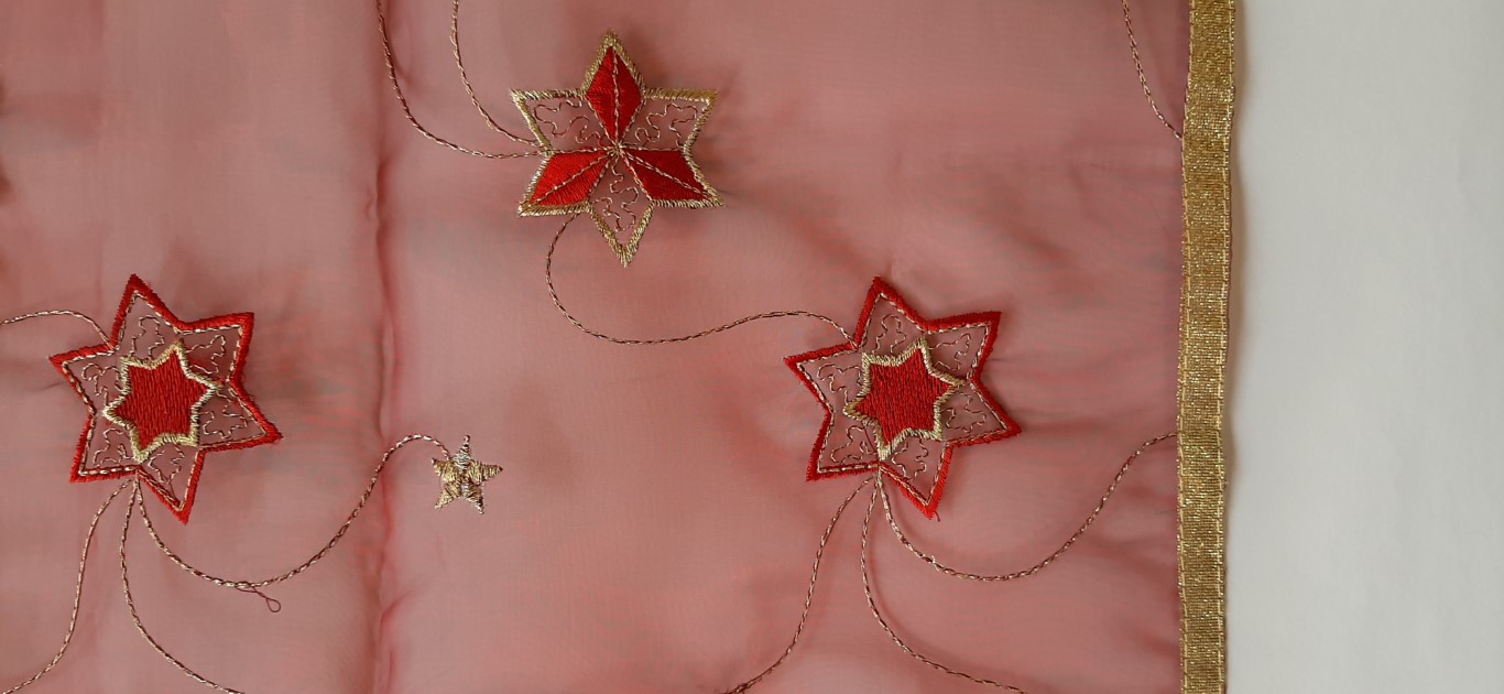 Mantel Cuadrado Rojo Con Estrellas 85X85Cm