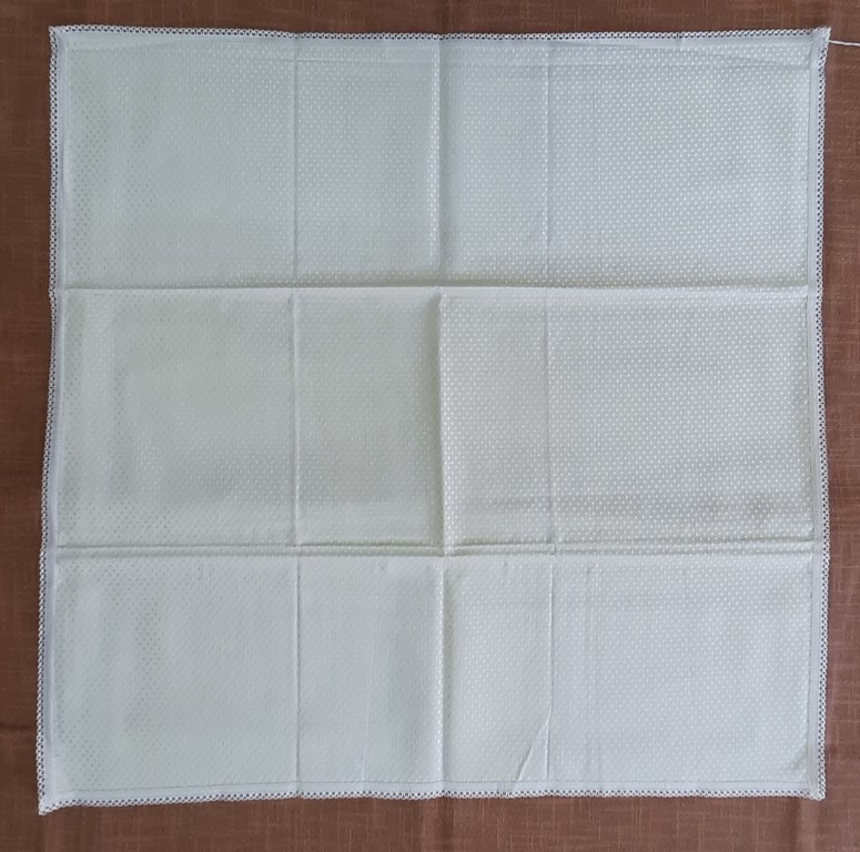 Mantel Cuadrado Blanco Con Un Pequeño Encaje 80X80Cm