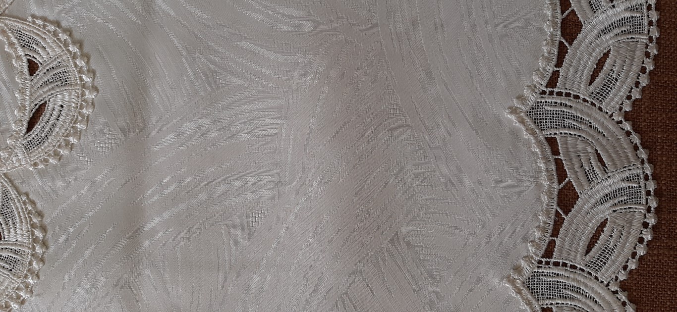 Mantel Cuadrado Blanco Con Encaje 95X95Cm – Plauener Spitze