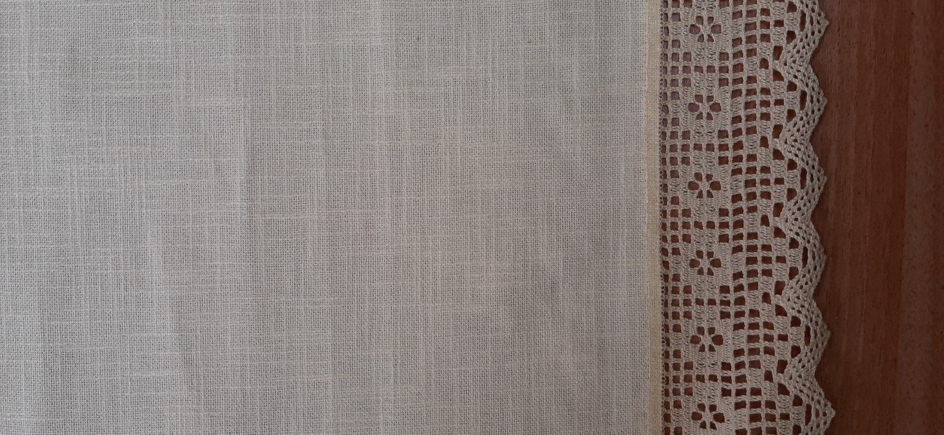 Mantel Rectangular Amarillo Con Encaje 170X260Cm